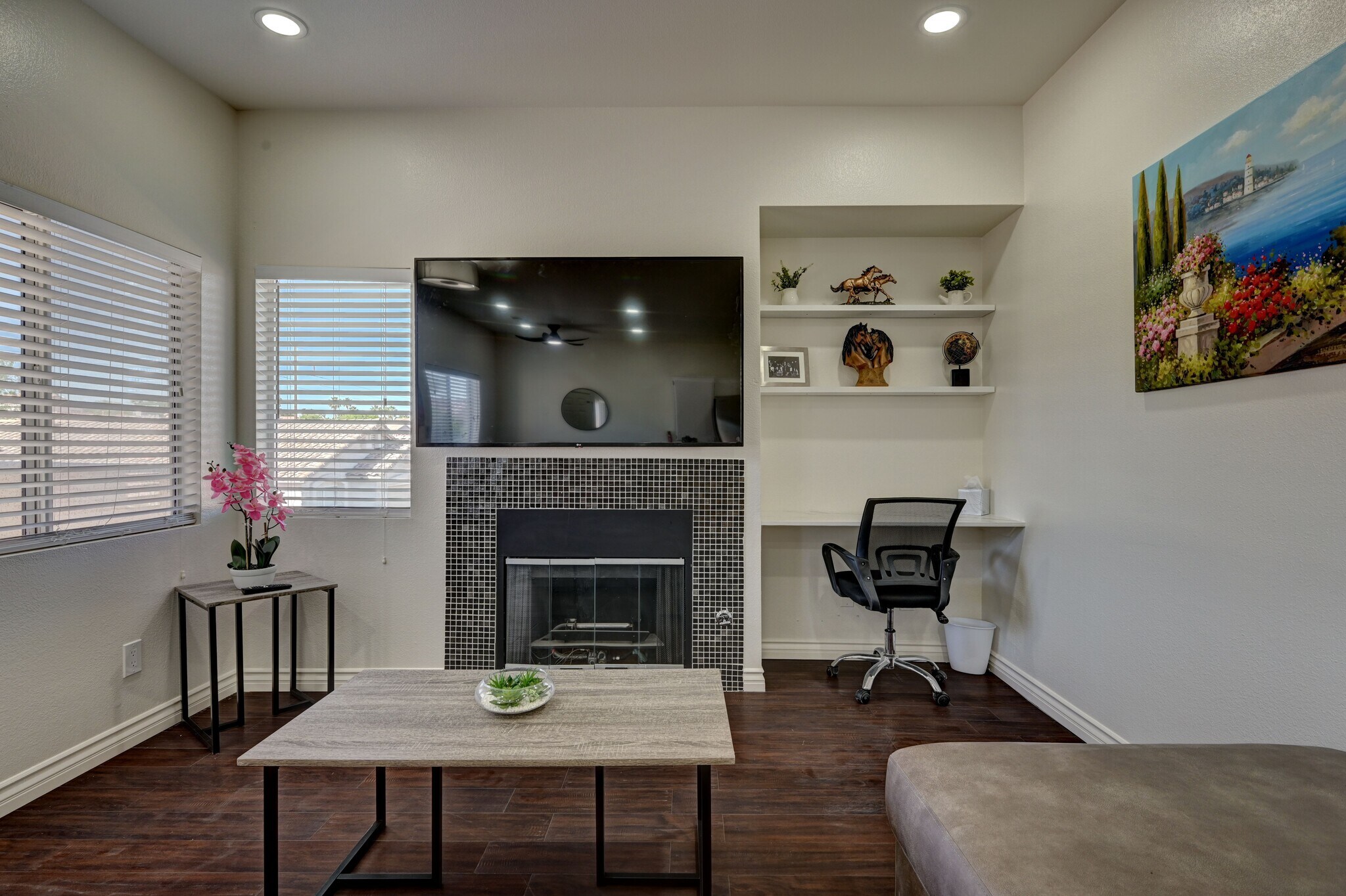 Building Photo - 251 S Green Valley Pky