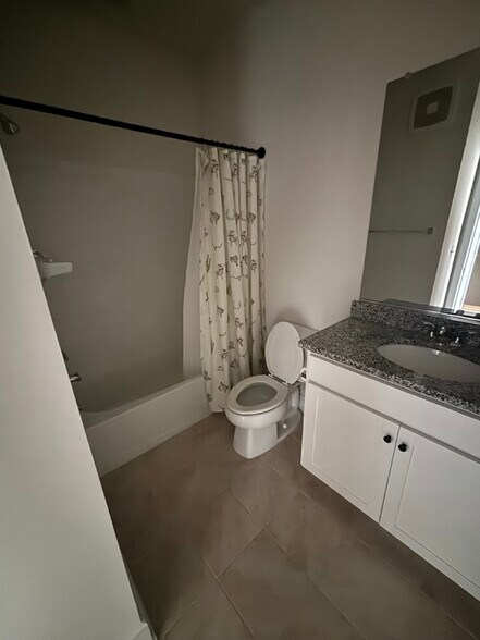 Building Photo - 43396 Farringdon Sq