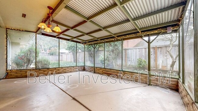 Building Photo - 4729 Montgomery Dr