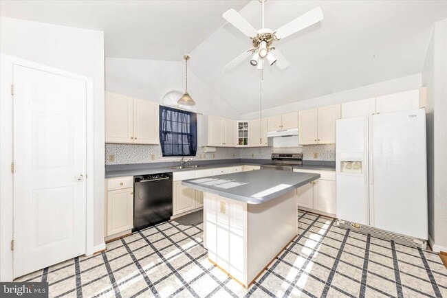 Building Photo - 105 Ridge Ave