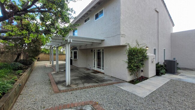 Building Photo - NOW AVAILABLE!! Gorgeous Two Story 3 Bedroom 3 Bath Perfect for Working From Home and Entertaining!