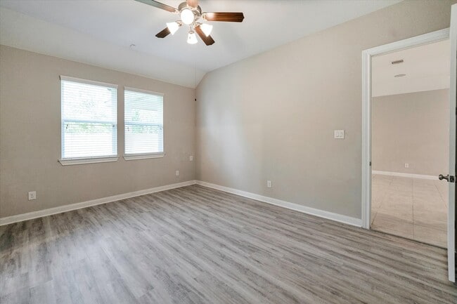 Building Photo - 8102 Sutton Crest Dr