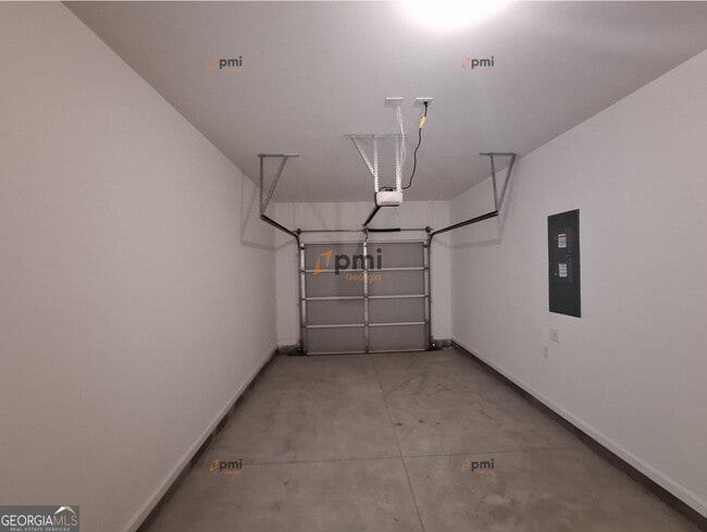 Building Photo - 220 Kenoot Dr