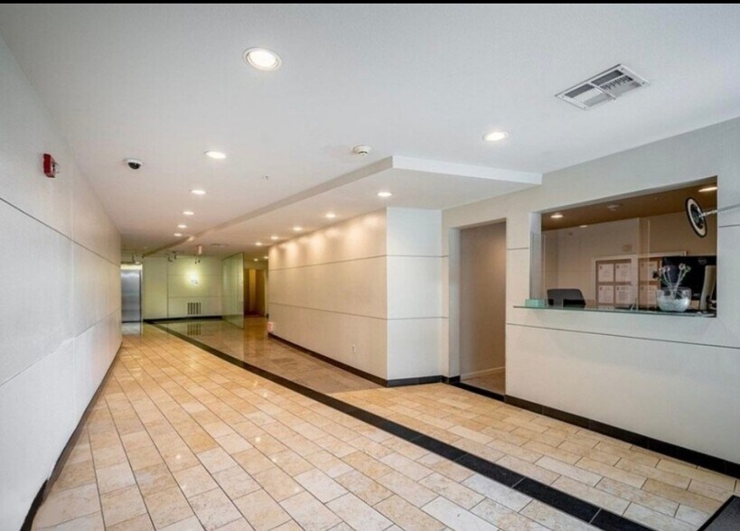 Building Photo - 160 S Hudson Ave