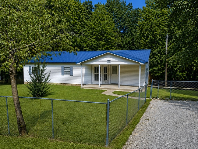 Building Photo - 1122 Bucksnort Rd