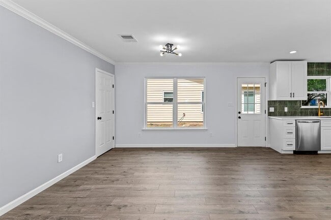 Building Photo - 1307 Yorkshire Dr