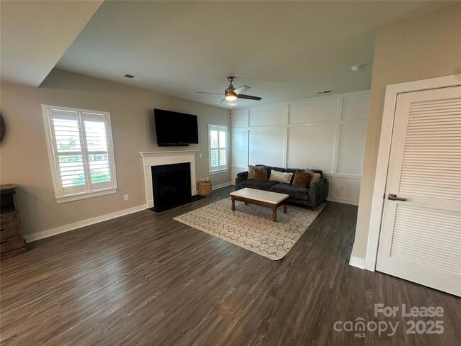 Building Photo - 1539 Spruce Ln