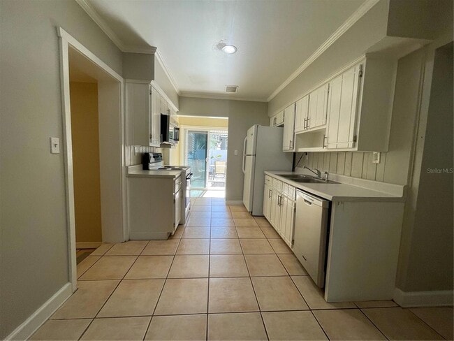 Building Photo - 3016 W Meadow St