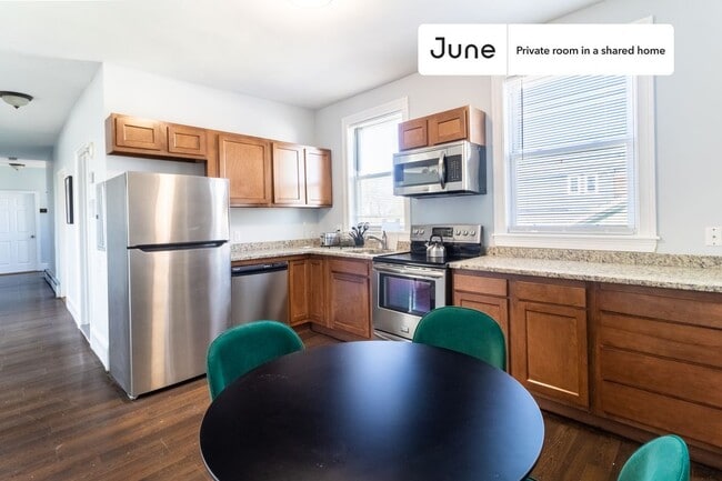 Building Photo - Room in Shared 4 bed/1.5 bath home