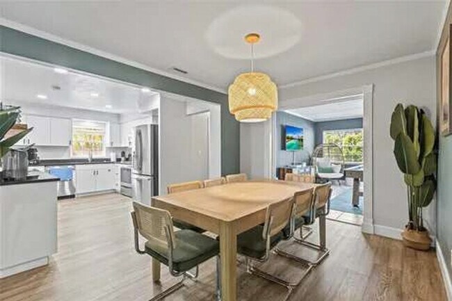 Building Photo - 1596 Idle Dr NE