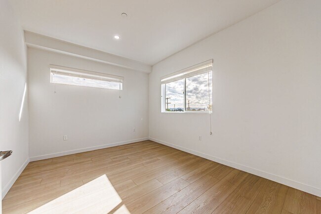 Building Photo - 11841 Runnymede St