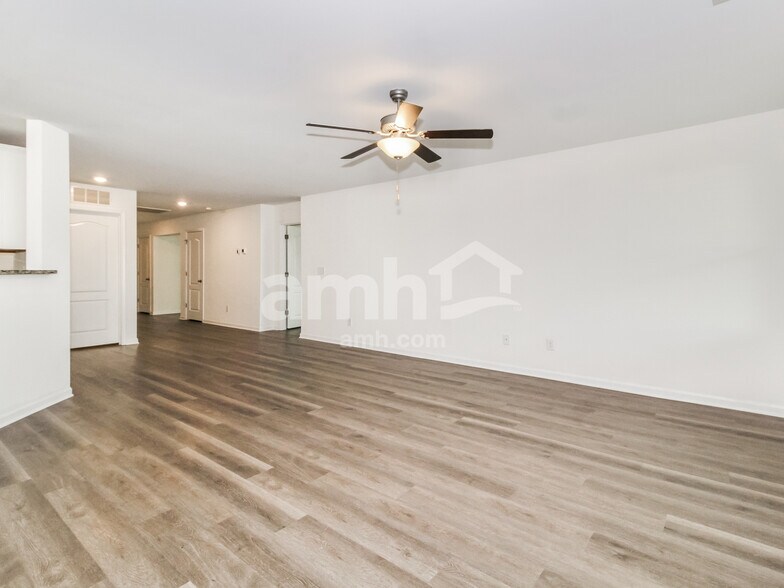 Building Photo - 7117 Spaniel Ct