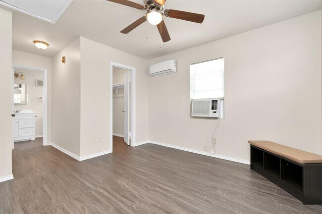 Building Photo - 915 Eleanor St