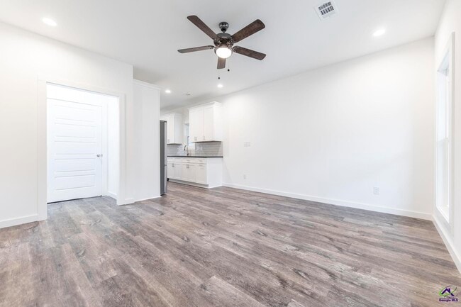 Building Photo - 100 Leisure Pointe Rd