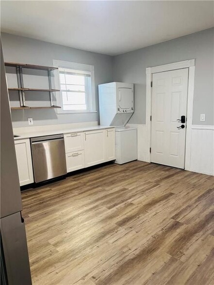 Building Photo - 65 Raymond St