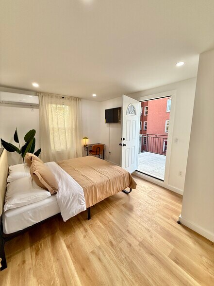 Building Photo - 3260 Reservoir Oval E