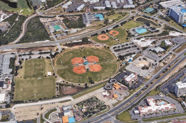 Building Photo - 4000 Gulf Terrace Dr