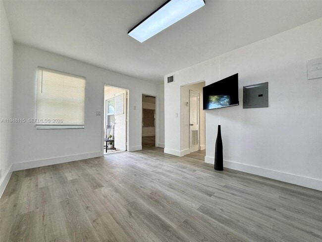 Building Photo - 1845 Dixieana St