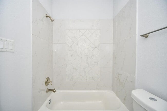 Building Photo - 703 Link Rd