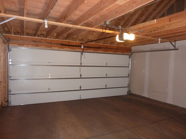 Building Photo - 5521 N Glenwood Ave
