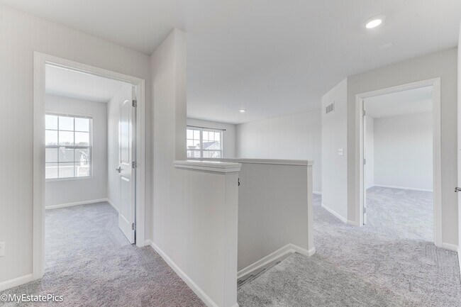 Building Photo - 2780 Riverview Ln
