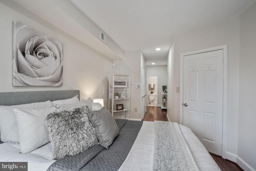 Main Bedroom and its dressing area - 1849 Kalorama Rd NW