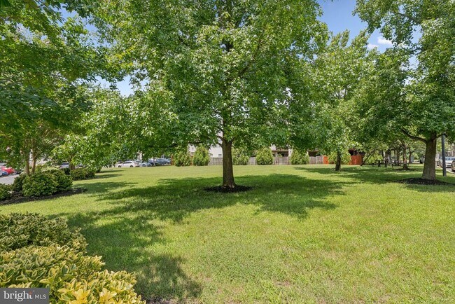 Building Photo - 856 Stonehurst Ct
