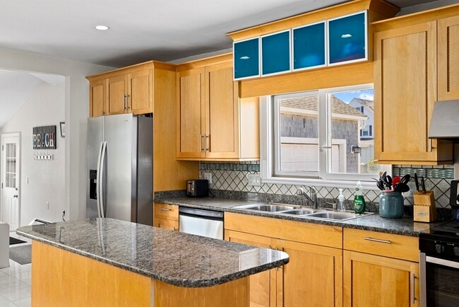 Building Photo - 23 Oceanside Dr