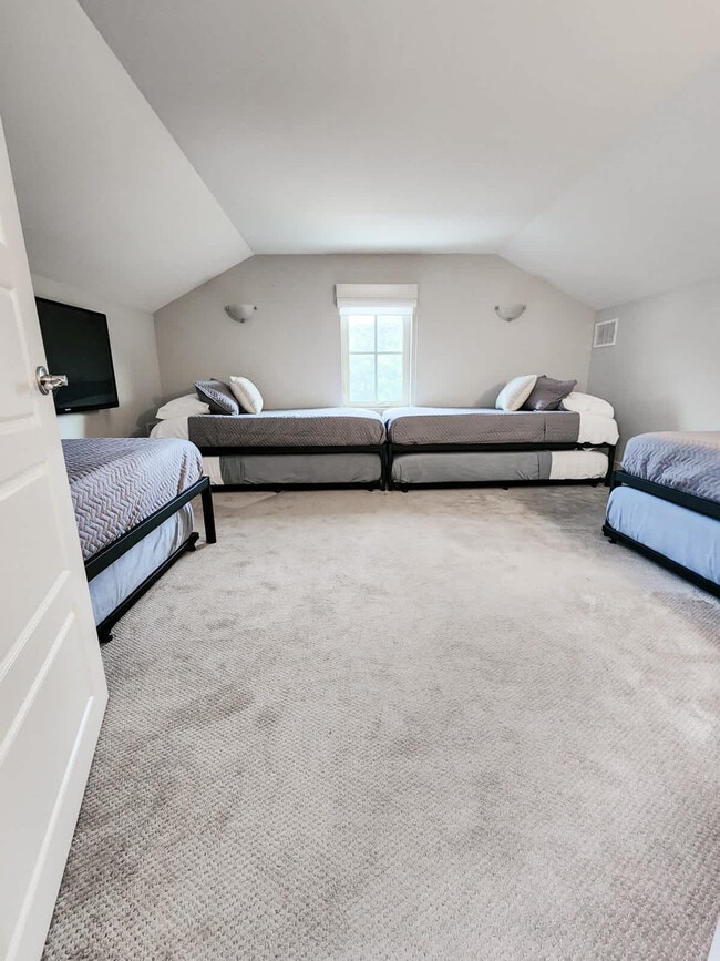 Building Photo - 803B Dawson Rd