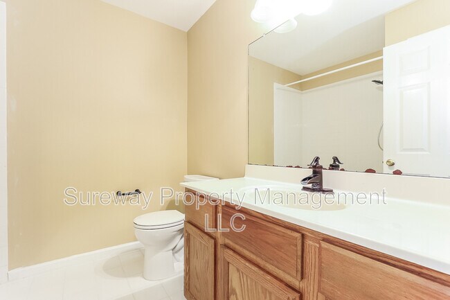 Building Photo - 29 Red Oak Ct