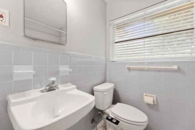 Building Photo - 103 W Croslin St