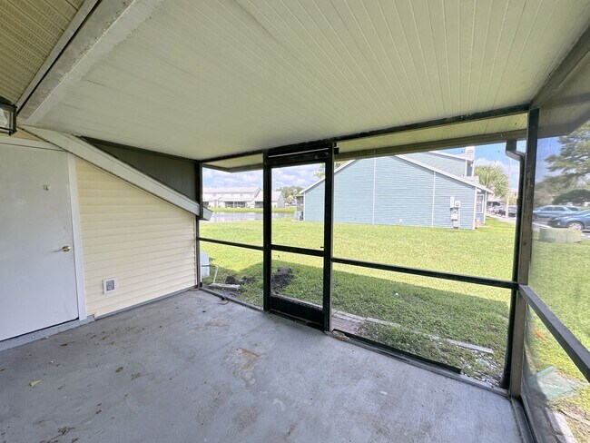 Building Photo - Quaint 2BR/2BA Citrus Park End Unit Condo ...