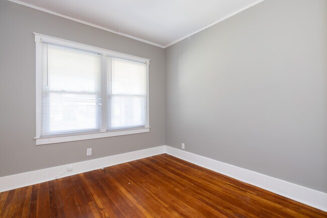 Building Photo - 1220 Manitau Ave