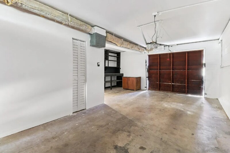 Building Photo - 118 W 8th Ave