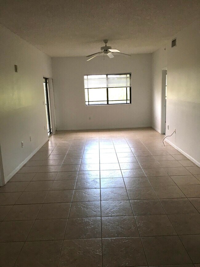 Building Photo - 2801 Sarento Pl