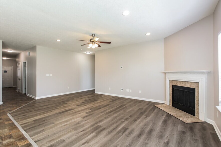 Building Photo - 8267 Templederry Dr