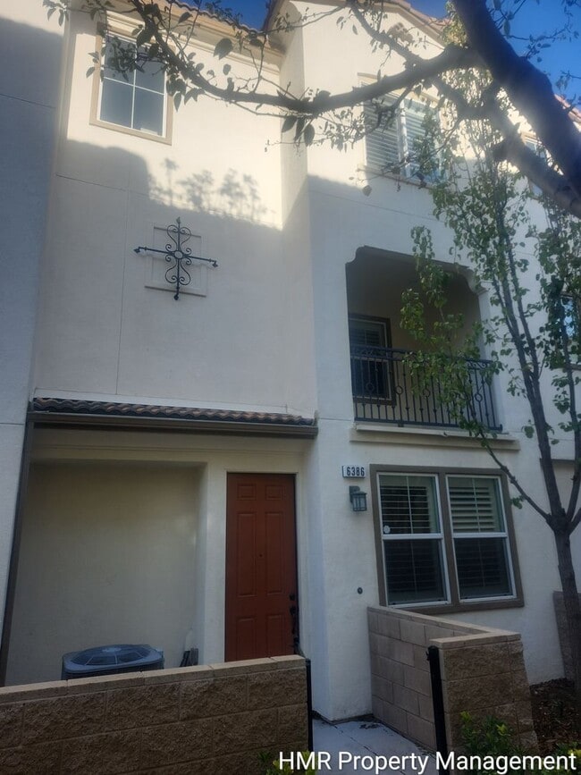 Building Photo - Modern 3-Story Townhouse