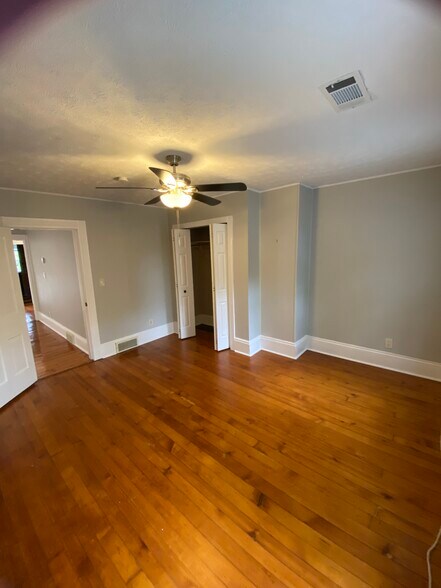 Building Photo - 1832 W 48th St