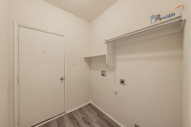 Building Photo - 5816 World Champion Ct