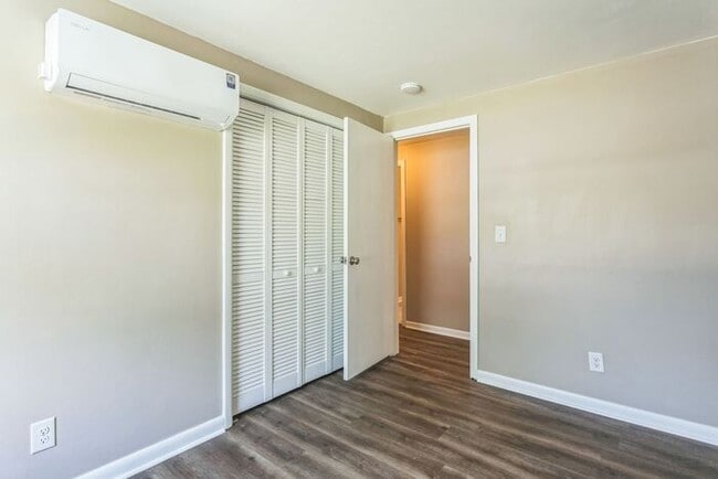 Building Photo - 47481 Southampton Dr