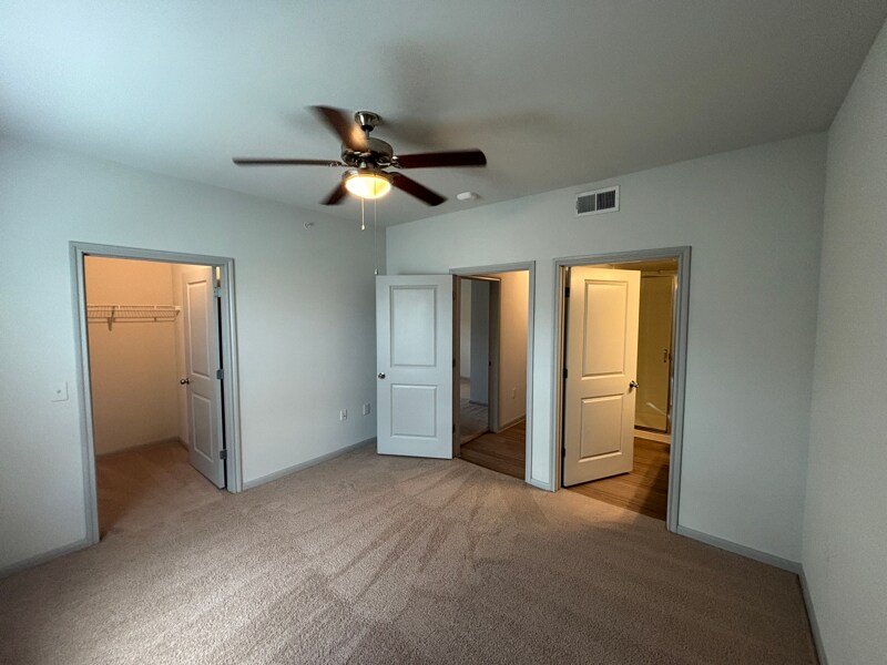 Building Photo - 950 FM2001