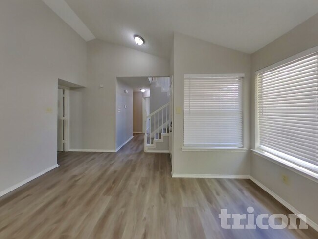 Building Photo - 806 Gable Ave