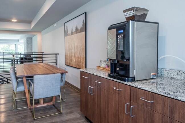 Building Photo - 2023 N Broadmoor Ave