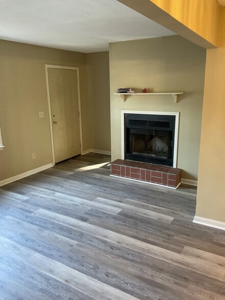 Fireplace Electric logs - 11090 Watson Dr