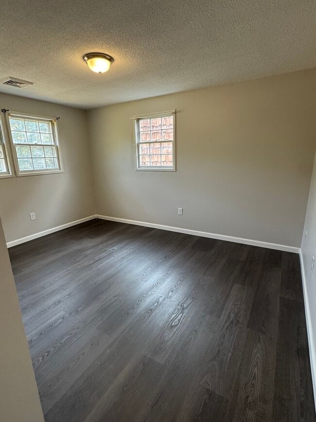 Building Photo - 3 bedroom townhouse Lawrence, MA