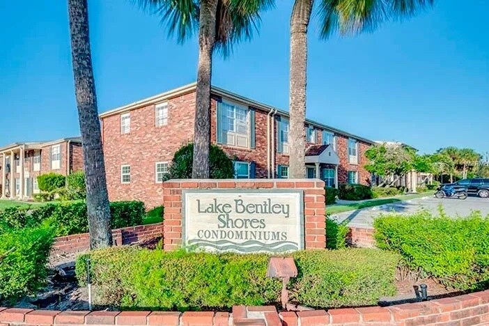 Lake Bentley Shores - Lake front 3bd/2ba upstairs unit available now! - 1920 E Edgewood Dr