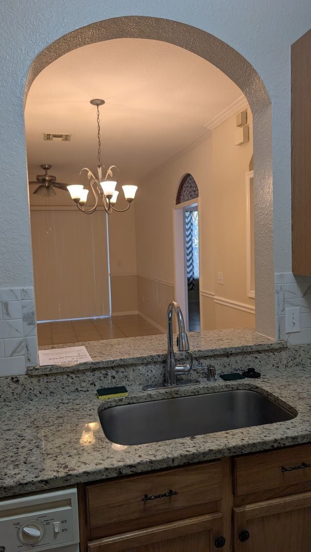 Building Photo - 3 Bedrooms 2 baths Immaculate condominium ...