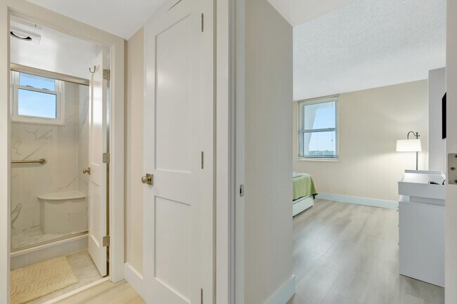 Building Photo - 1648 Jupiter Cove Dr