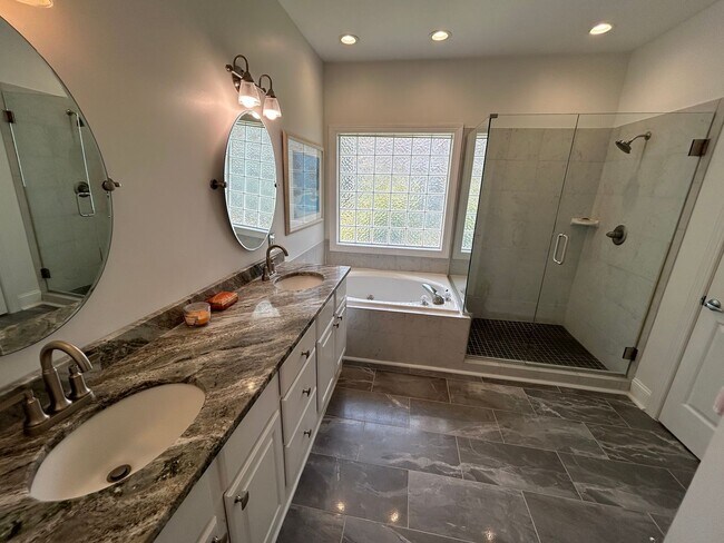 Building Photo - 4 Bed | 2.5 Bath House in Morrisville with...