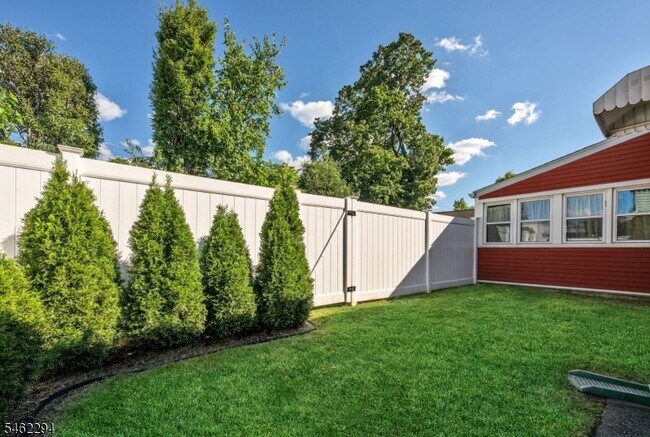 Building Photo - 122 Westview Ave